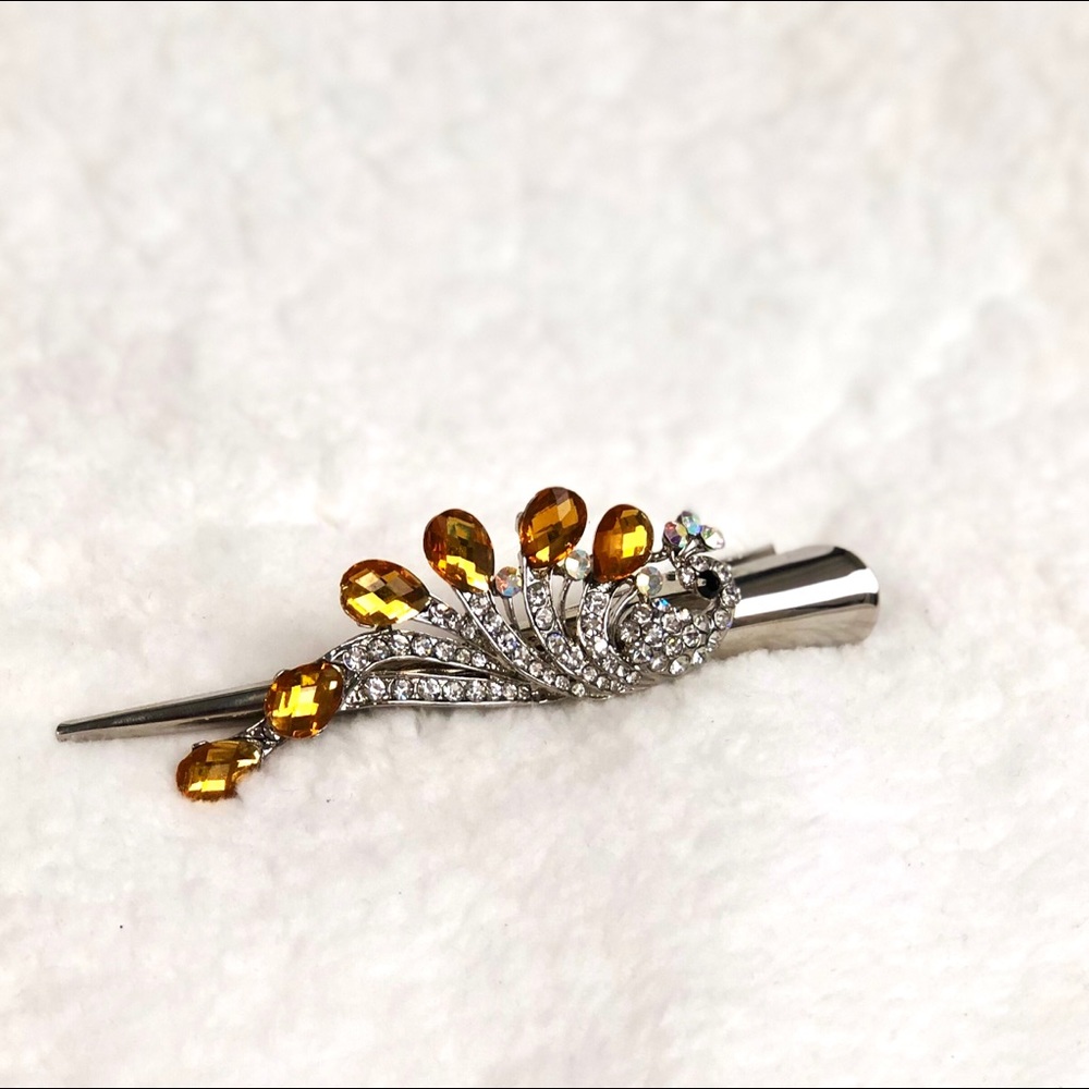 Gorgeous Hair Clip with Peacock Made of Gems